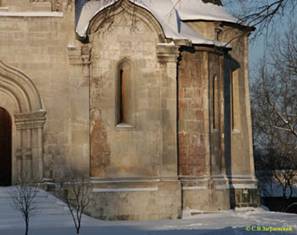 Well seen that the slope of the middle apse of the Saviour Cathedral ends about two-thirds of its height.