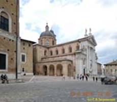  / URBINO       (XV ) / City cathedral and surrounding buildings (15th cent.)