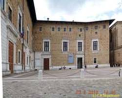  / URBINO       (XV ) / City cathedral and surrounding buildings (15th cent.)