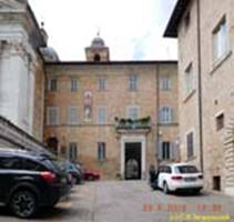  / URBINO       (XV ) / City cathedral and surrounding buildings (15th cent.)