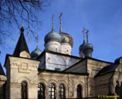 -.  .    (. XVI ),   (1710) / Pereslavl-Zalessky. Fyodorovsky cloister. Fyodor Stratilat cloister (mid. 16th c.), Vvedenskaya church (1710) 