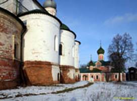 -.  .    (. XVI ),   (1710) / Pereslavl-Zalessky. Fyodorovsky cloister. Fyodor Stratilat cloister (mid. 16th c.), Vvedenskaya church (1710) 