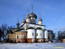 -.  .    (. XVI ),   (1710) / Pereslavl-Zalessky. Fyodorovsky cloister. Fyodor Stratilat cloister (mid. 16th c.), Vvedenskaya church (1710) 