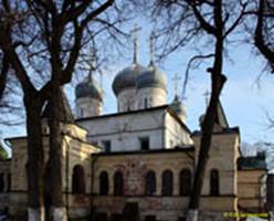 -.  .    (. XVI ),   (1710) / Pereslavl-Zalessky. Fyodorovsky cloister. Fyodor Stratilat cloister (mid. 16th c.), Vvedenskaya church (1710) 