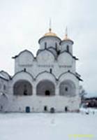  / SUZDAL  .  ,    (. XVI ) / Pokrovsky cloister. Pokrovsky cathedral, above-gate Blagoveshensky church (beg. 16th c.)