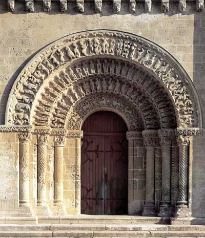 The portal of the Church of St. Peter in Ohe de Saintonge (Aulnay de Saintonge), the Department of Charente Maritime (Charente-Maritime), France.