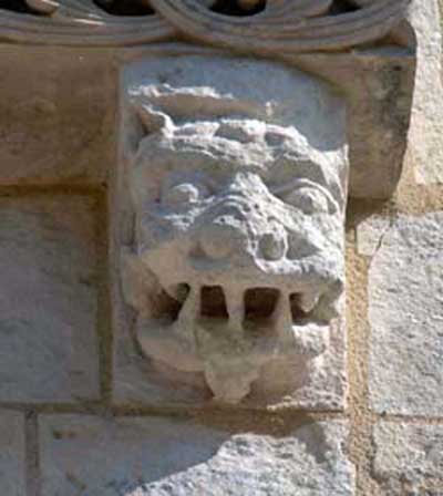 A fragment of decoration of the Church of St. Peter in Fontaine d Osijek (Fontaines d Ozillac), the Department of Charente Maritime (Charente-Maritime), France.