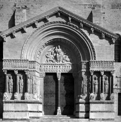The portal of the Church of St. trophime in Arles (Arles), the Department of Bouches-du-Rhone (Bouches-du-Rhone), France.