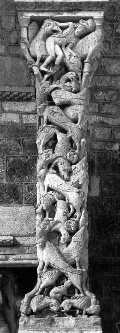 Column in the Church in Souillac (Souillac), Department Lot (Lot), France.