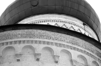 Universal Romanesque decoration on the Holy Transfiguration Cathedral in Pereslavl-Zalessky.