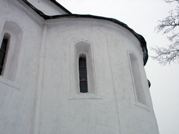 The Church of the Nativity of the virgin in Gorodnya. The window in the apse.