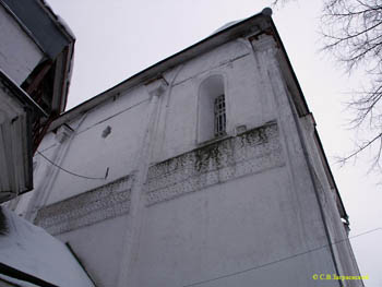 Assumption Cathedral "on the Town" in Zvenigorod. In the upper Central part of the Western facade - miniature rose window.