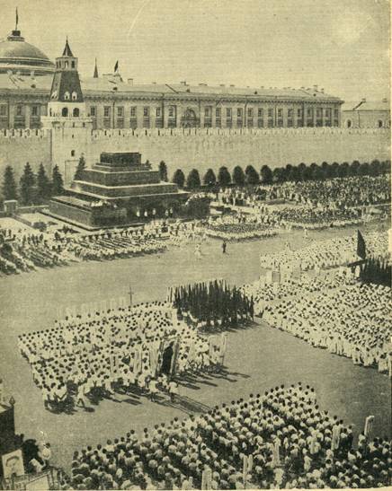 Athletes parade on red square. 1932.