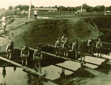 Grandfather Moses Averbach at the training camp in the twenties (far right)...