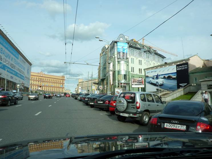 Another bitter, but symbolic nonsense: this multi-remake of an elite fitness center Dr. Loder in place of historical building of XVII century (Strastnoy Boulevard, 10, architect  Pavel Andreev under the overall leadership of Michael Posokhin) belongs to... the Union of theatrical figures of Russia.