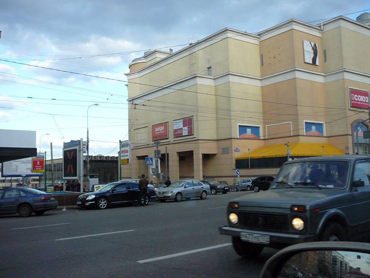 In the past the Square of Kursk railway station was at Garden Ring. Kursk station remained, but the square has disappeared: it was almost completely occupied by shopping and entertainment complex "Atrium"... 