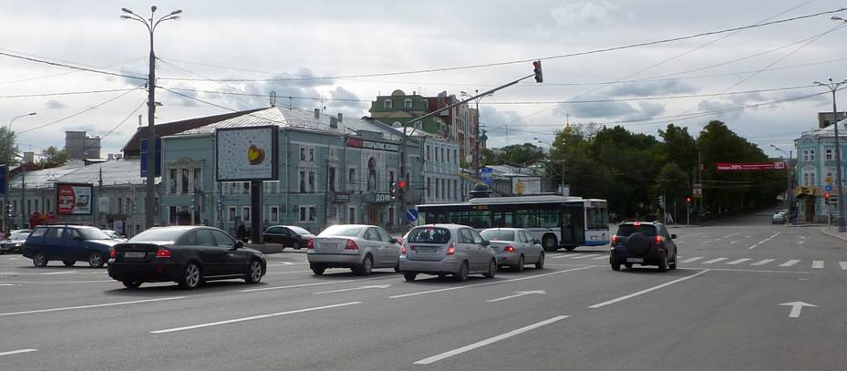 And the modern brick living block (Petrovsky Boulevard, 12-3) even hangs over the historical buildings of Trubnaya Square. However, these historical building are recycled into dummies ... 