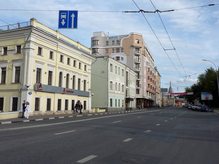 And this very fresh new-make (hotel Park Inn, Bolshaya Polyanka, 17), whose author is again hiding behind the brand of builder "Group MCT", dominates over the perspective of Moscow ancient street and over the Church of St. Gregory Neokesariysky. 