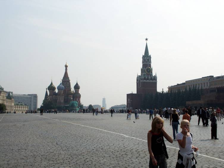 This “seeming”, maybe, “passed” when the city authorities approved the visual landscape analysis of the project. But the tower was built, and it "moved" into Red Square already without “seeming”. This photo was made in 2004. Hotel "Russia" was since taken down, and "Red Hills" remained...