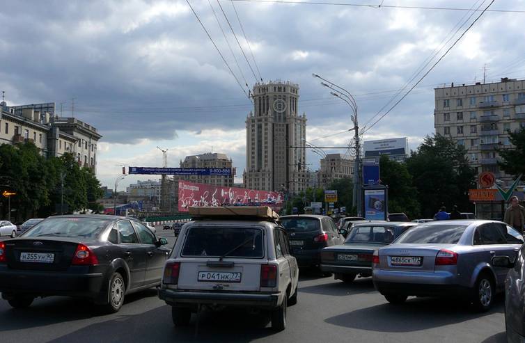 The similar situation is with the "tower" by architect Sergey Tkachenko at Paveletskaya square.