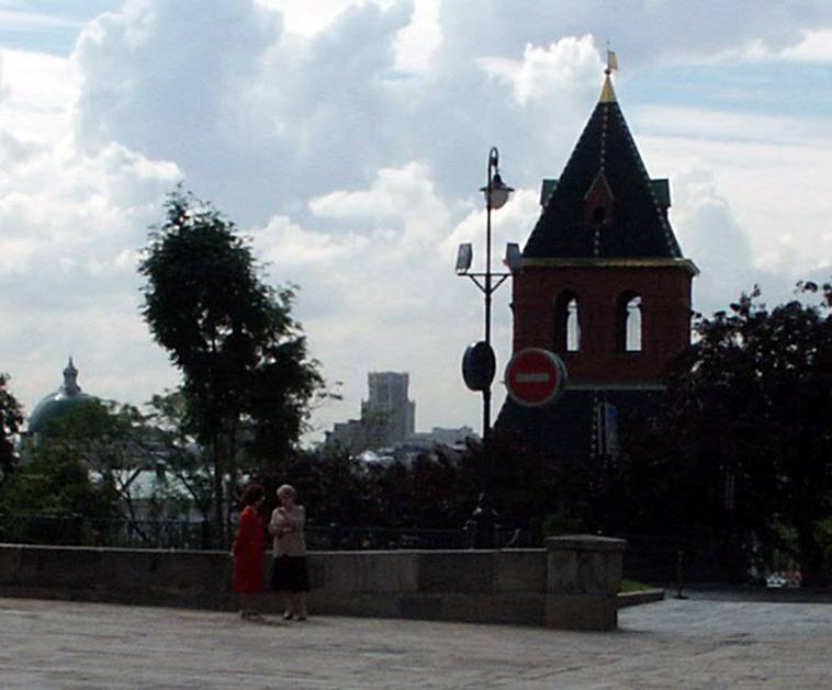 The intervention of this "tower" into the complex of visual communications of Sobornaya Square of Kremlin is much smaller than of "Red Hills"  into the complex of Red Square, but the architectural plastic of the "tower" is also much worse ...