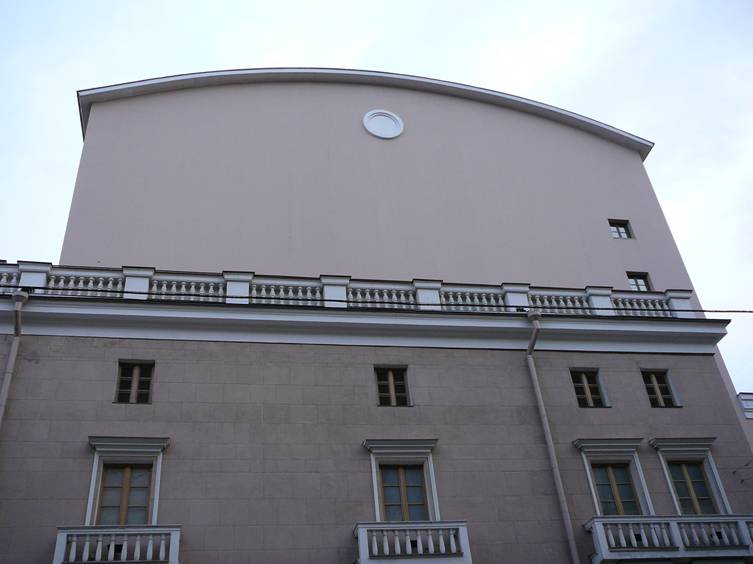This "beauty" on the corner of Bolshaya Dmitrovka and Kozitsky per. is the new stage of Stanislavsky Theatre. Painful, but symbolic nonsense: this is the view from the window of the office of Dr. Alexey Komech, former director of the State Institute of Art, who unsuccessfully fought for the preservation of monuments and historical environment of Moscow…