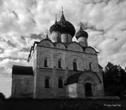 Under the clouds (cathedral in Suzdal)
