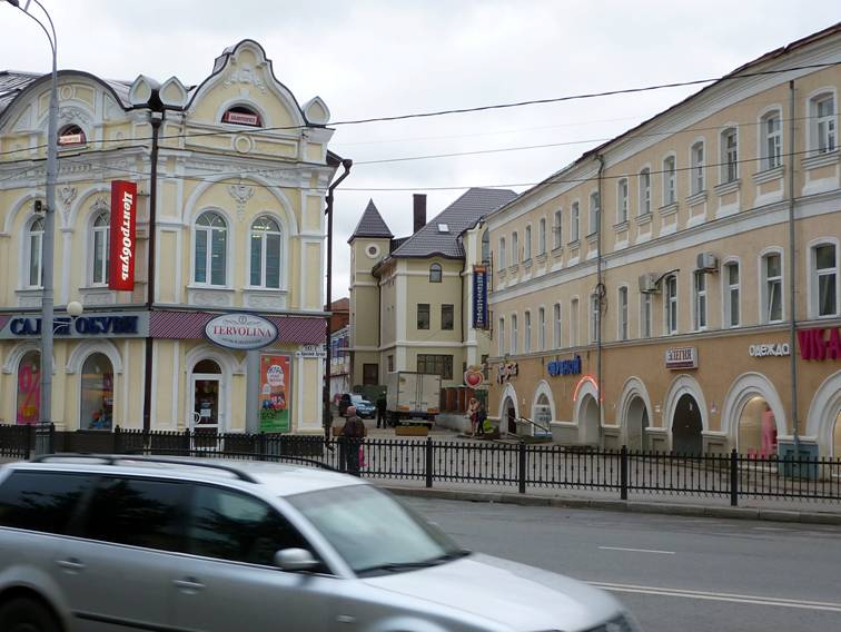 However, someone has got to build and a "new Russian cottage in the centre, including the historic city building. Of course, with views of the Lavra, what else?