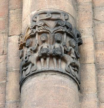 Cathedral of Speyer. Zooantropomorfnogo relief on the altar pilasters.