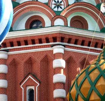 The Cathedral of the intercession on the Moat. The Windows in the headdresses and decor of the Central pillars.