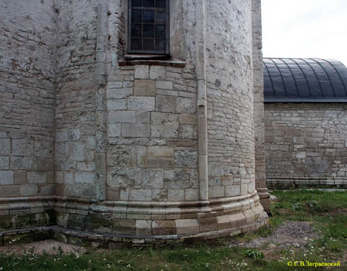 The masonry of the walls of Suzdal cathedral of Nativity of the Virgin.