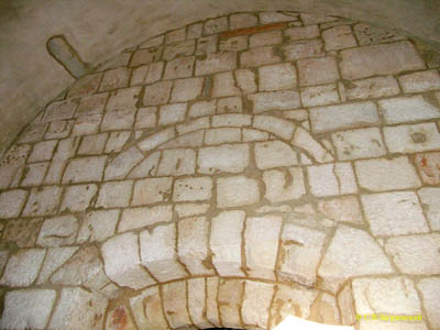 Church of Boris and Gleb in Kideksha. Unloading arch in the interior.